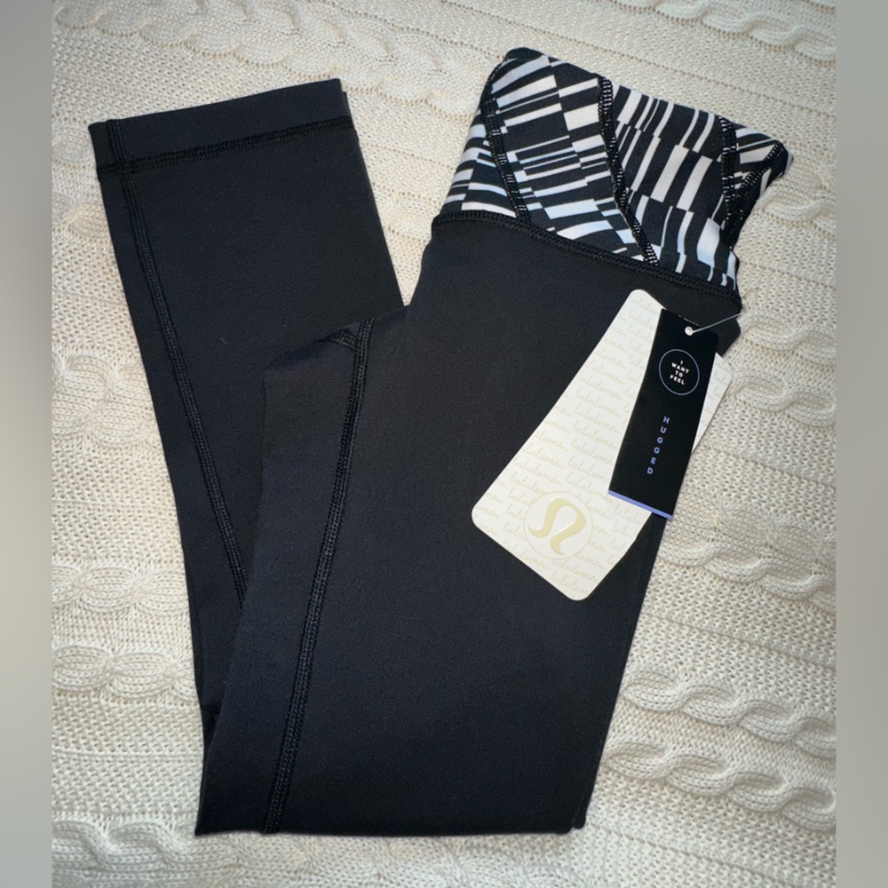 Lululemon Wunder Under Crop Ying-Yang White Black Inseam 22” Size 2 New With Tag